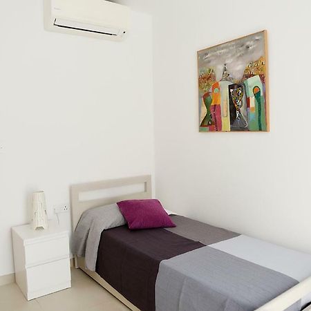 13 Village Apartments 梅利哈 外观 照片