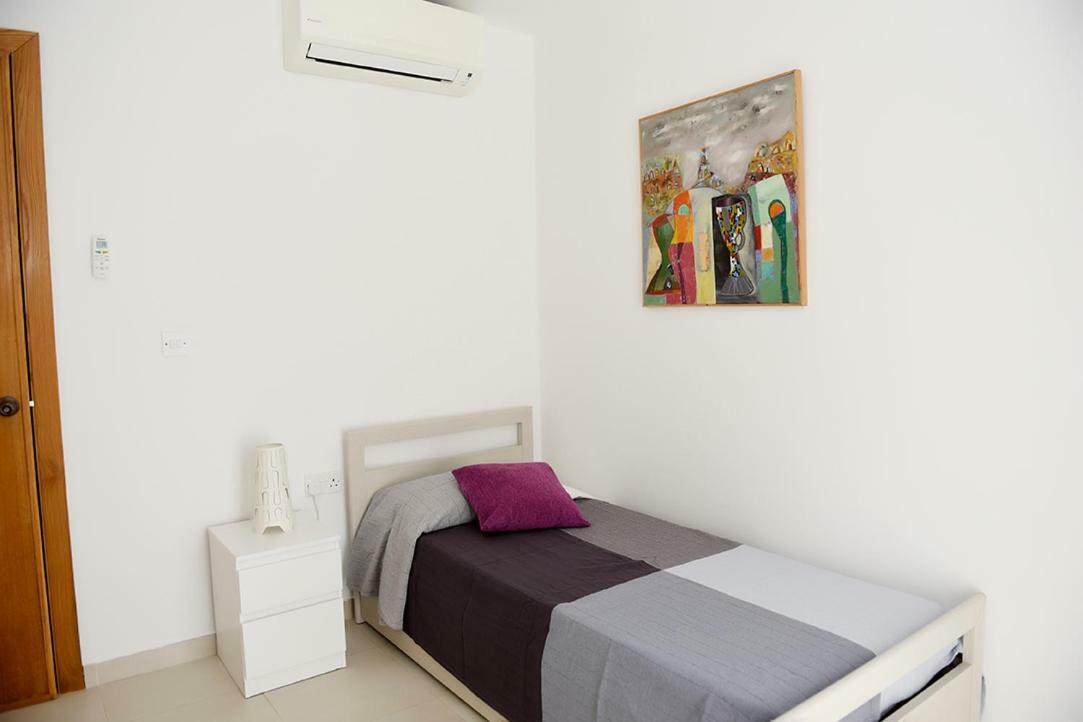 13 Village Apartments 梅利哈 外观 照片
