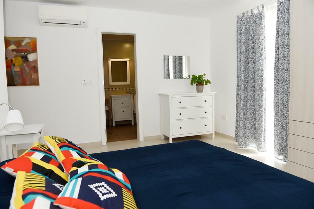 13 Village Apartments 梅利哈 外观 照片