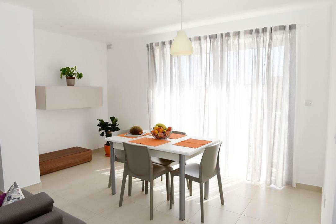 13 Village Apartments 梅利哈 外观 照片