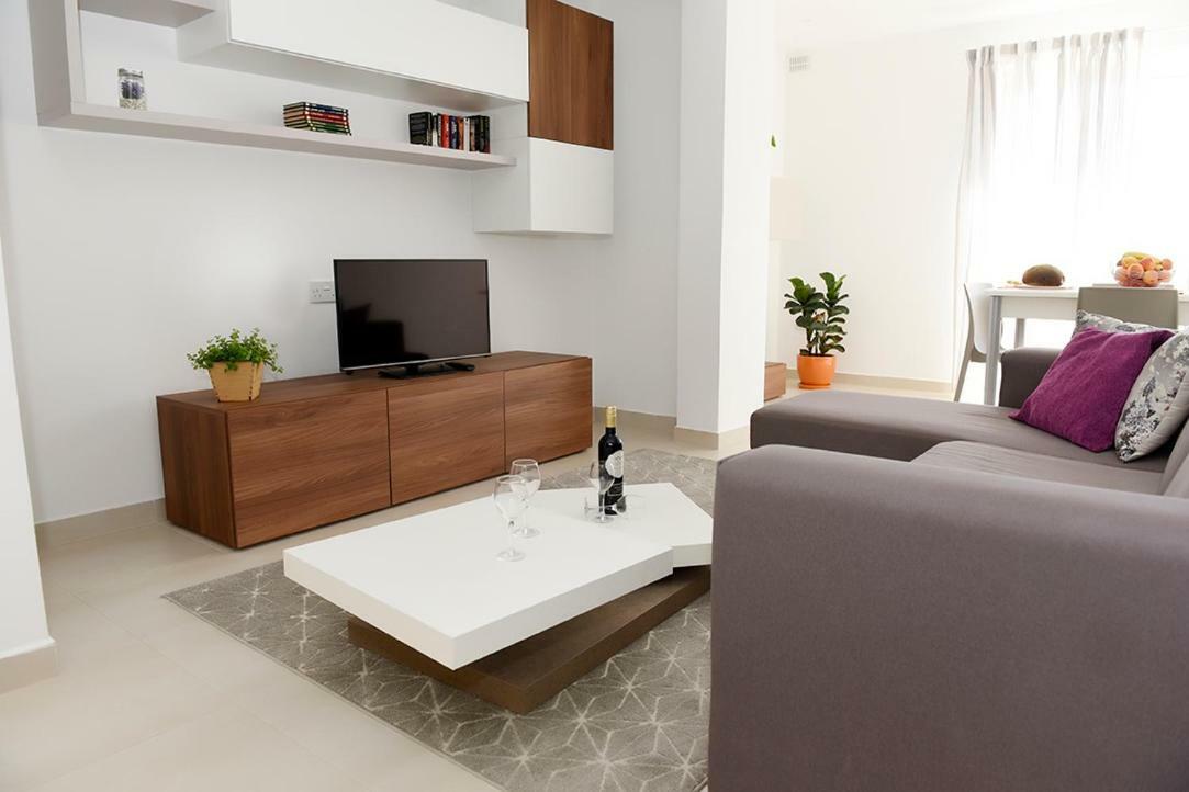13 Village Apartments 梅利哈 外观 照片