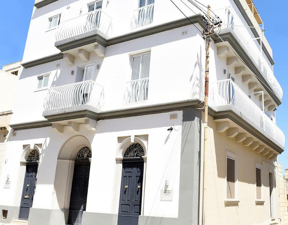 13 Village Apartments 梅利哈 外观 照片