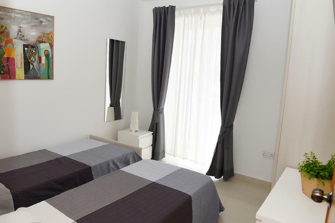 13 Village Apartments 梅利哈 外观 照片