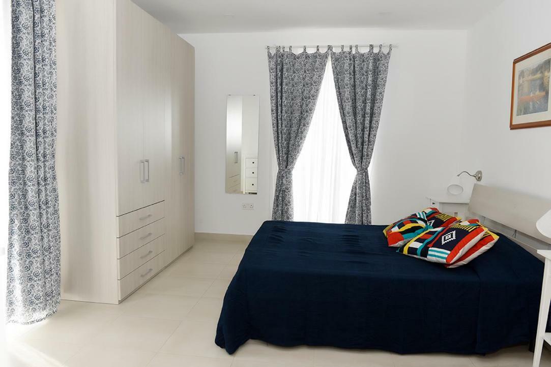 13 Village Apartments 梅利哈 外观 照片